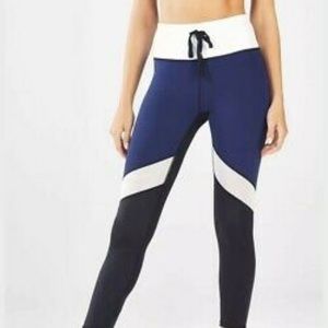 Fabletics/ salar statement powerhold legging